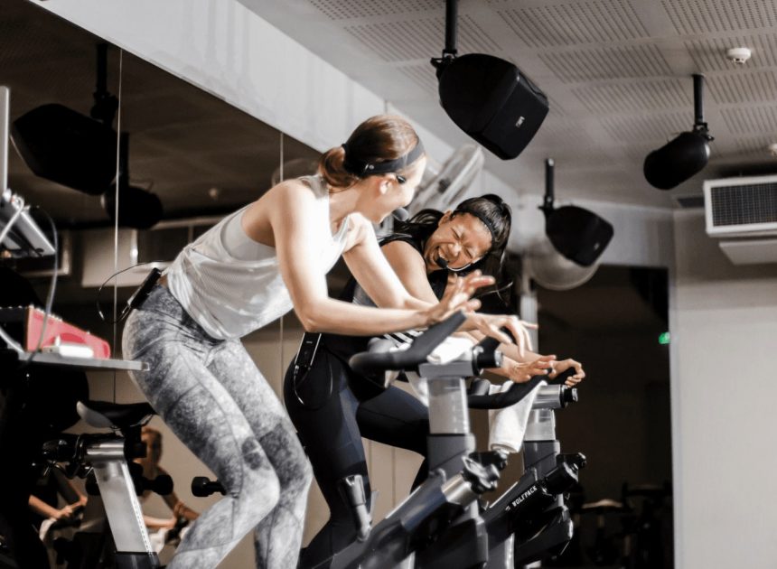 From Desk to Bike: Why Indoor Cycling in Singapore Appeals to Busy Professionals